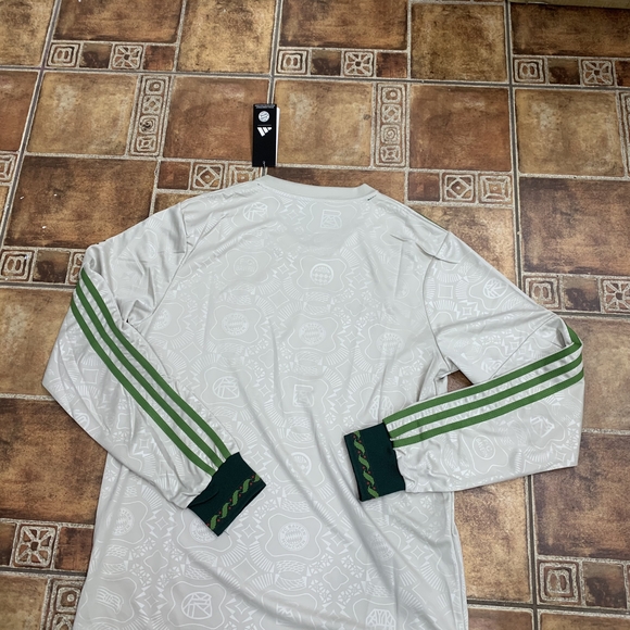 adidas Originals Bayern Munich 2025/26 Oktoberfest Long Sleeve Jersey Size M - Picture 6 of 7